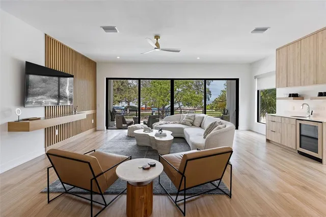 $4,850,000 | 415 North Bay Boulevard, Anna Maria, FL 34216