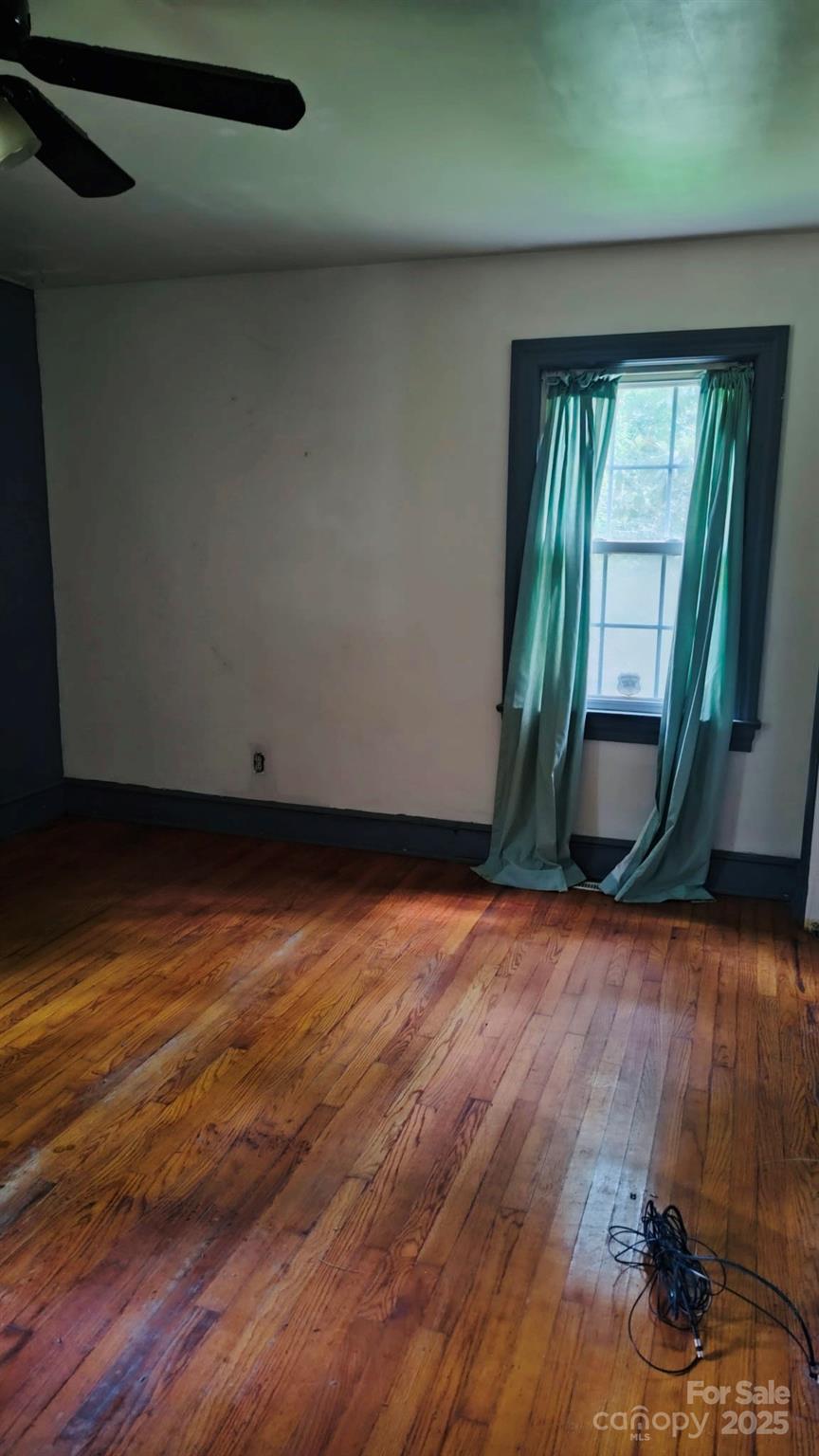 910 Parham Street Henderson, NC 27536 - Photo 8 of 17