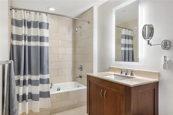 $1,495,000 | 1 West Exchange Street, Unit 1807, Providence, RI 02903