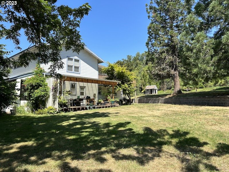 16400 Highway 224 Damascus, OR 97089 - Photo 1 of 16 a view of a house with swimming pool and sitting area