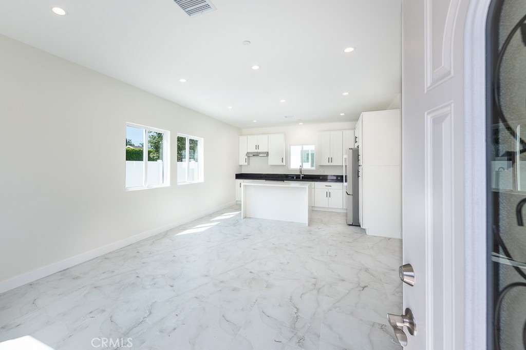 19453 Strathern Street Reseda, CA 91335 - Photo 9 of 28