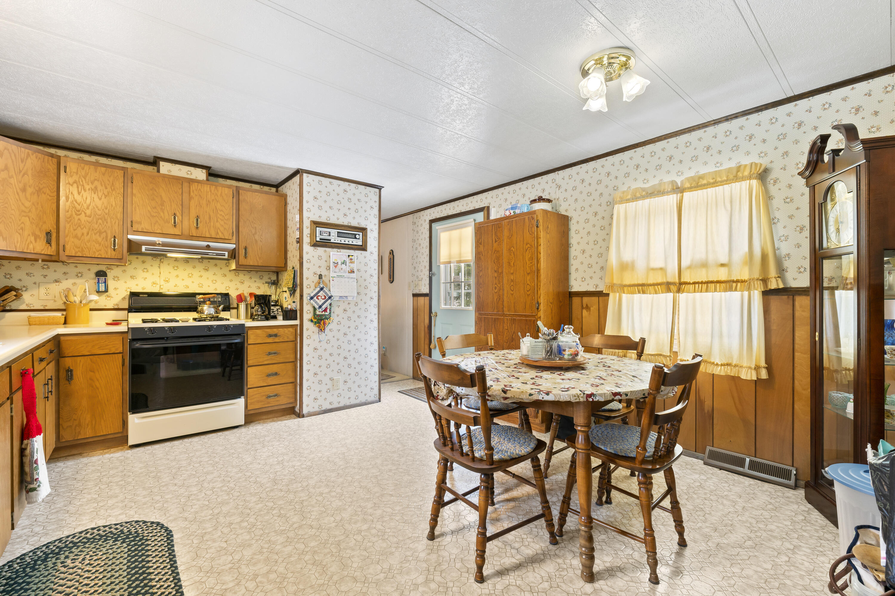 6 Patterson Road Mechanic Falls, ME 04256 - Photo 9 of 30 09-kitchen