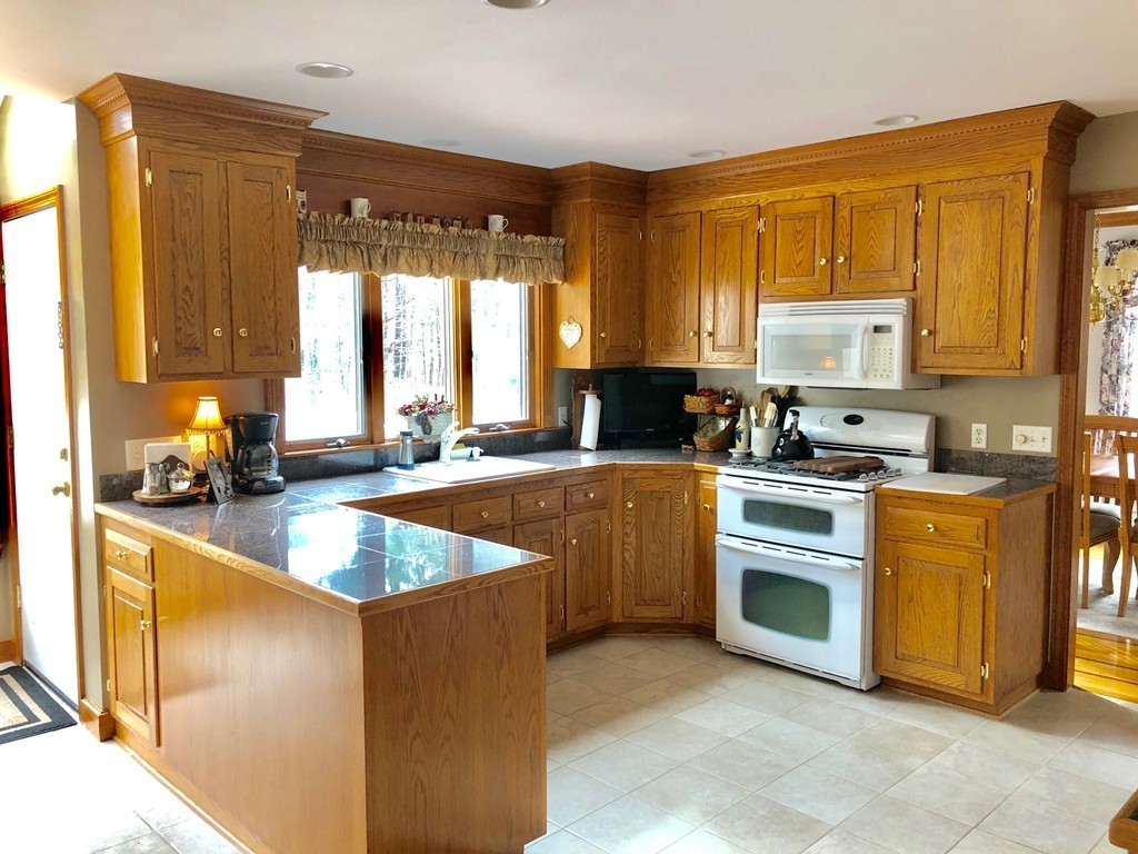 114 Mulpus Road Lunenburg, MA 01462 - Photo 3 of 30