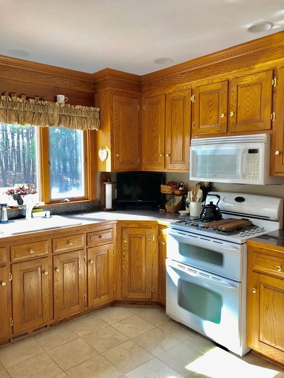 114 Mulpus Road Lunenburg, MA 01462 - Photo 4 of 30