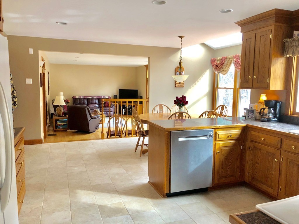114 Mulpus Road Lunenburg, MA 01462 - Photo 6 of 30