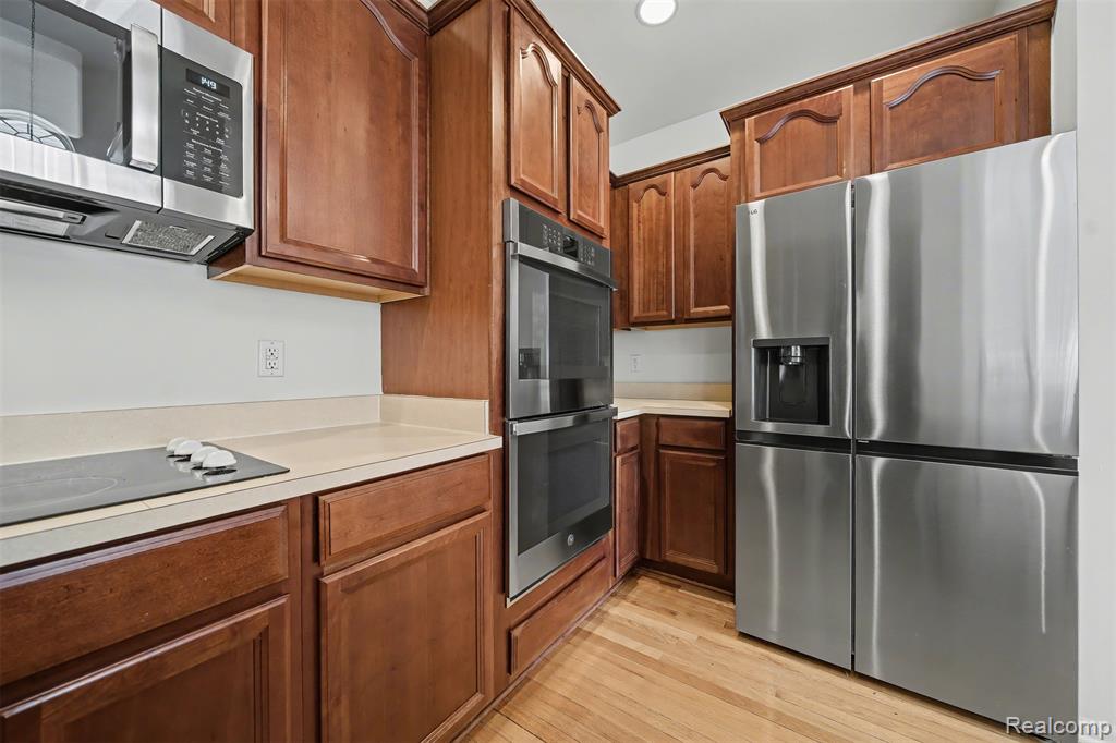 638 West Bluff Court, Unit 31 Rochester Hills, MI 48307 - Photo 11 of 49