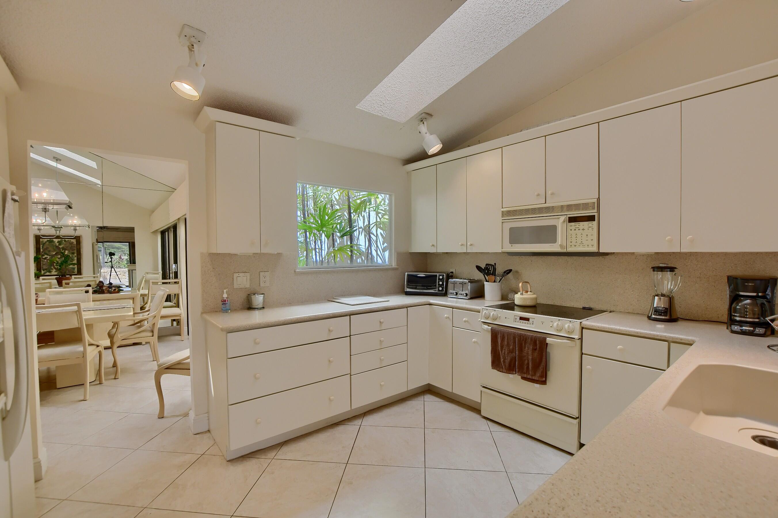 6757 Woodbridge Drive Boca Raton, FL 33434 - Photo 8 of 52 17_ebf_0835-hdr(5)
