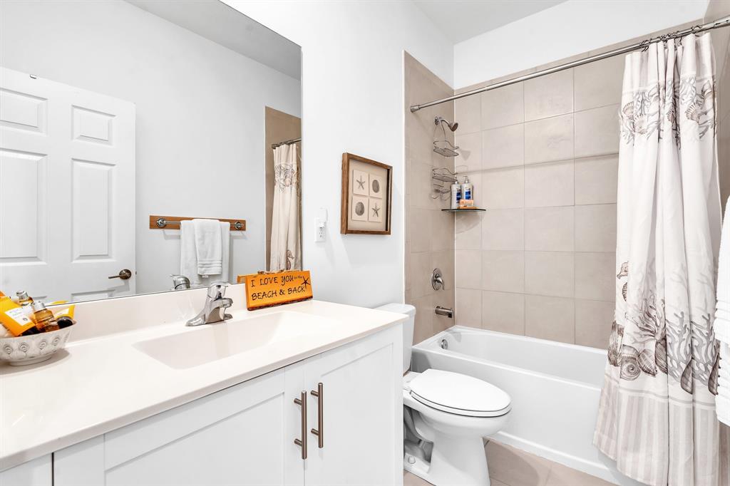 4668 Banker Terrace Davie, FL 33314 - Photo 44 of 52 a bathroom with a sink a toilet and a bathtub