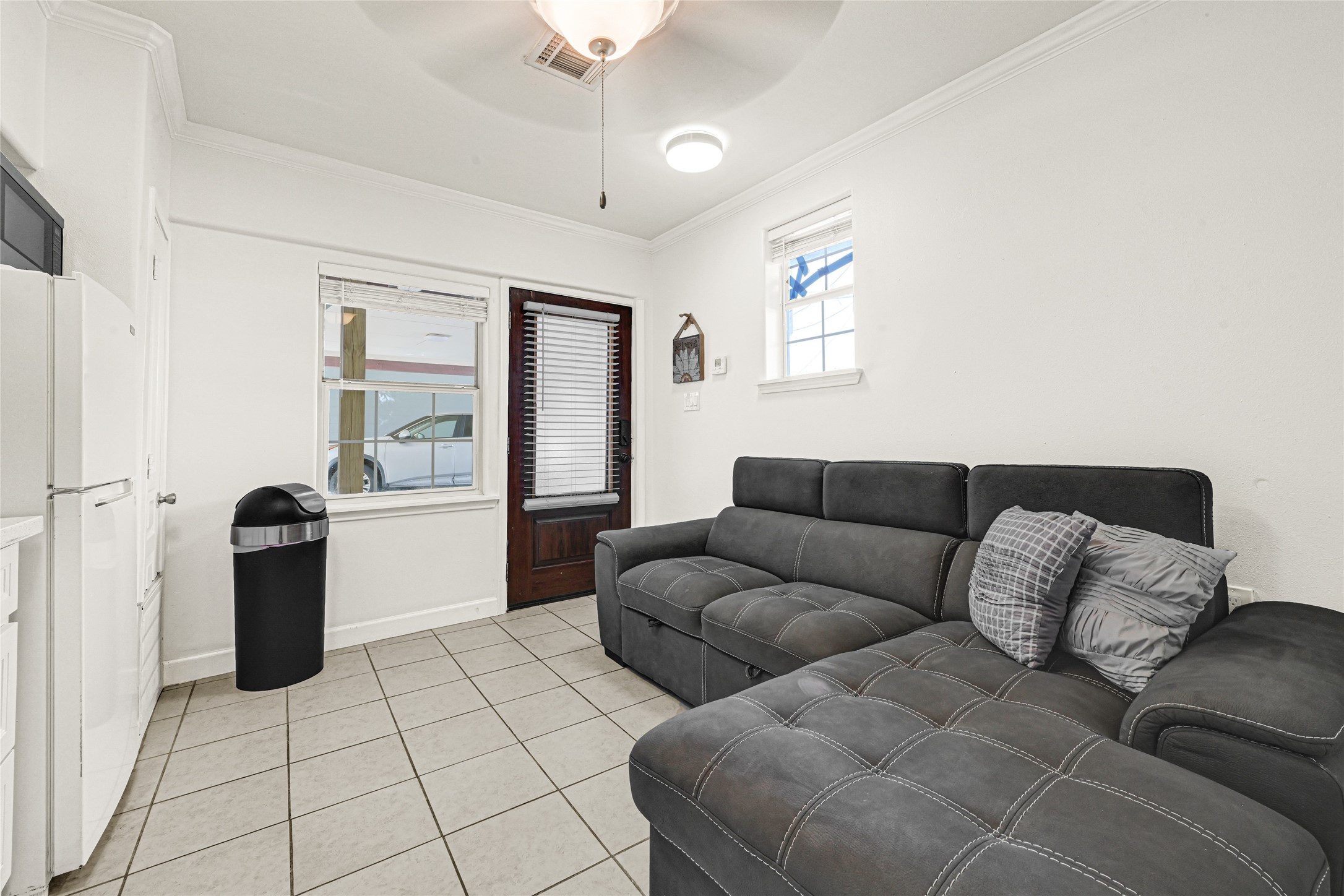 2809 Tooke Street Houston, TX 77023 - Photo 37 of 50 a living room with furniture and a window