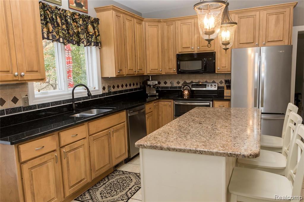 239 Fairhill Way Howell, MI 48843 - Photo 2 of 27