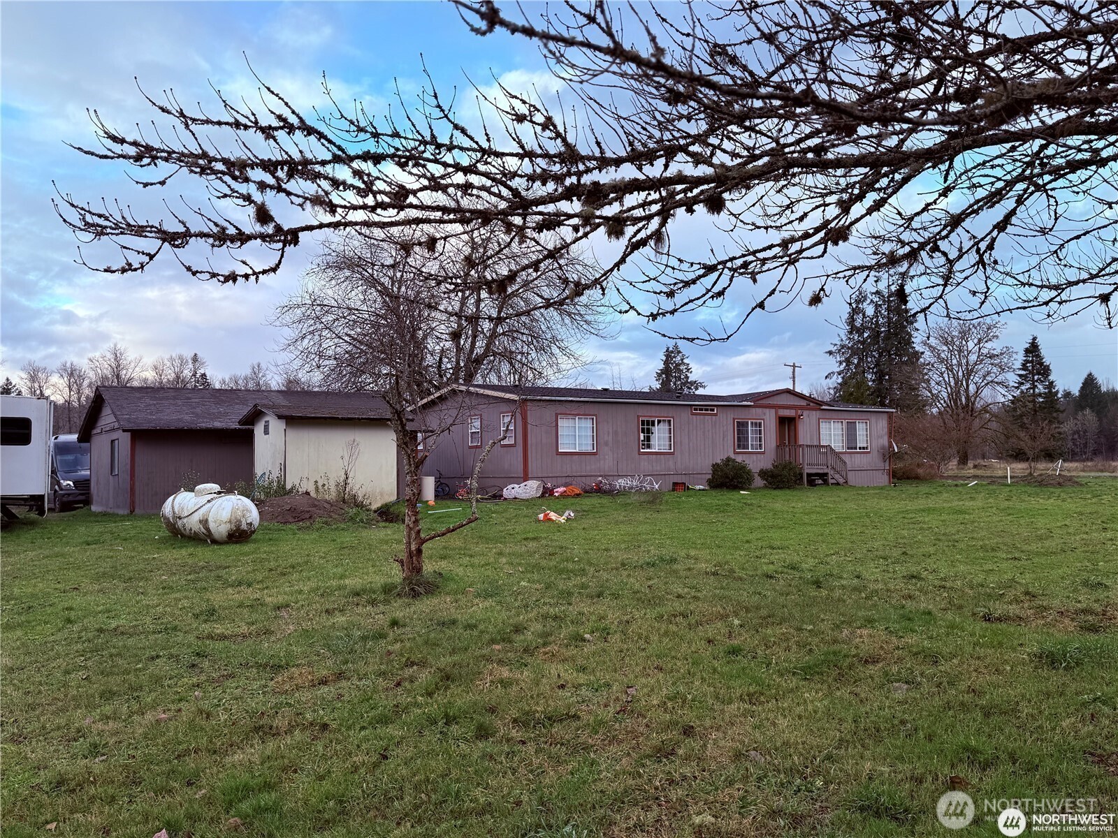 a view of an house with backyard space and garden