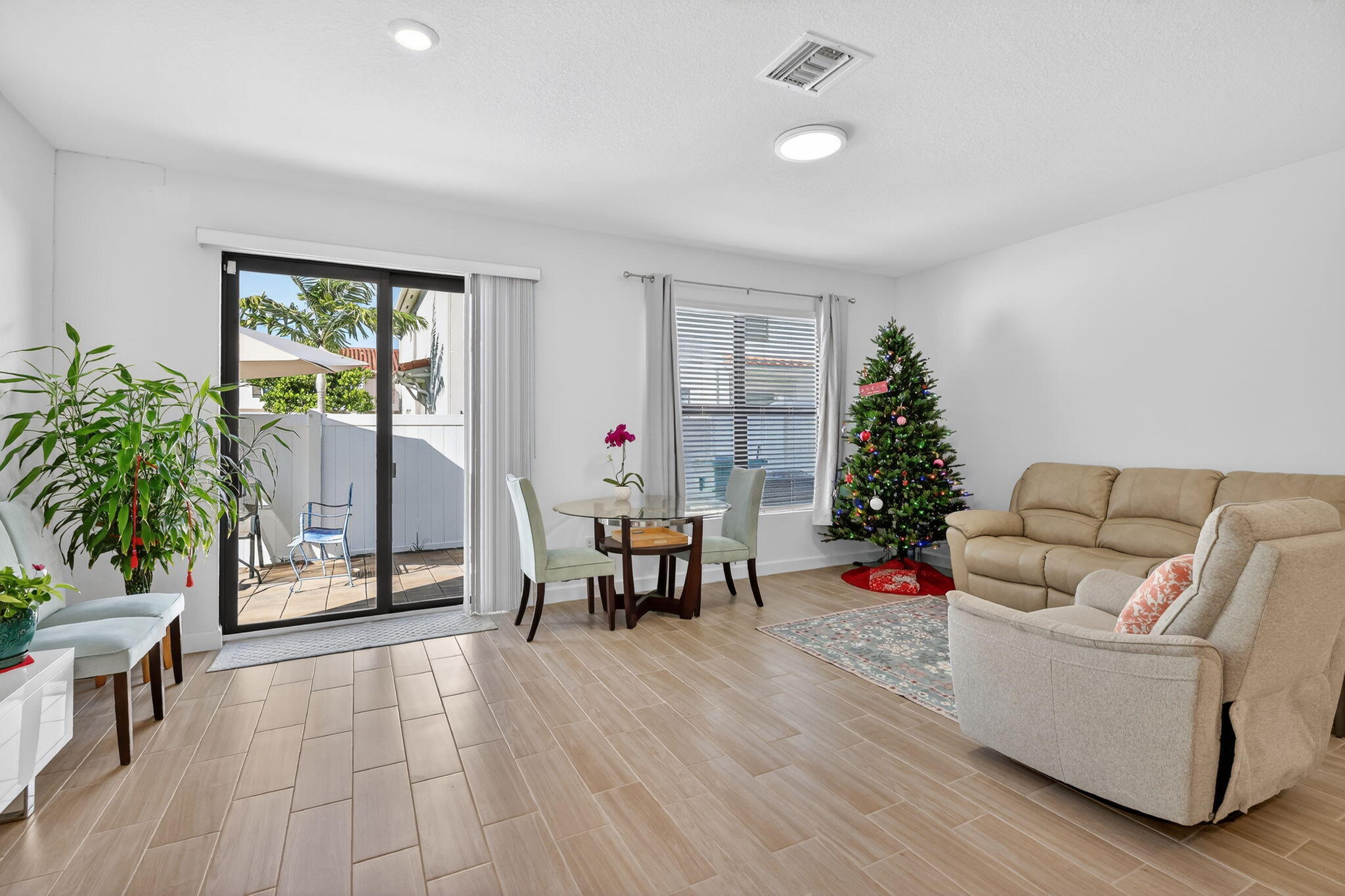 1011 Willow Place Riviera Beach, FL 33410 - Photo 5 of 62 6-web-or-mls-5P1A3652