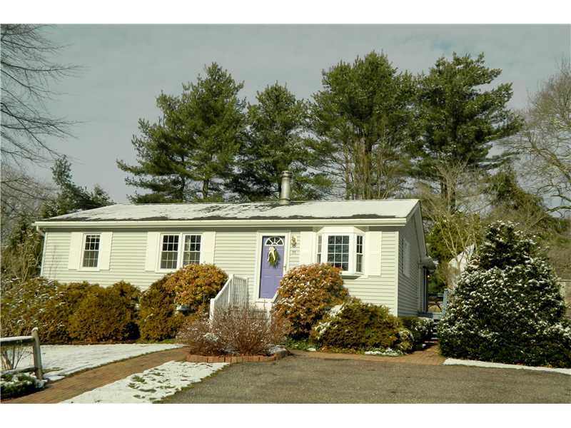 35 Yellow Birch Road Narragansett, RI 02882 - Photo 1 of 23 Exterior Front.