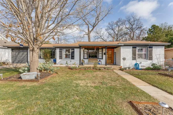 $307,500 | 5716 Tracyne Drive, Westworth Village, TX 76114