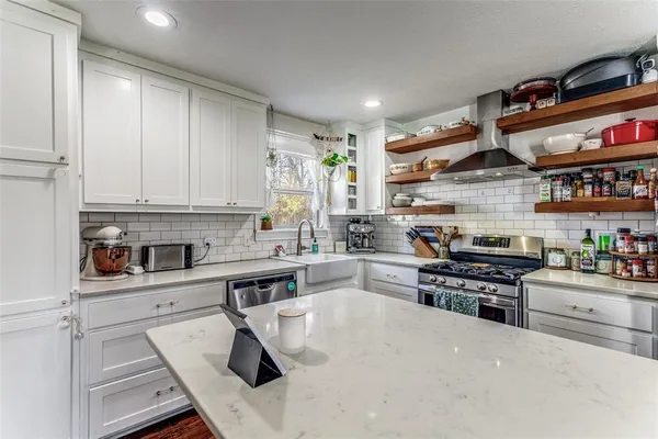 $307,500 | 5716 Tracyne Drive, Westworth Village, TX 76114