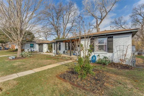 $307,500 | 5716 Tracyne Drive, Westworth Village, TX 76114