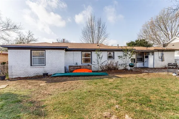 $307,500 | 5716 Tracyne Drive, Westworth Village, TX 76114