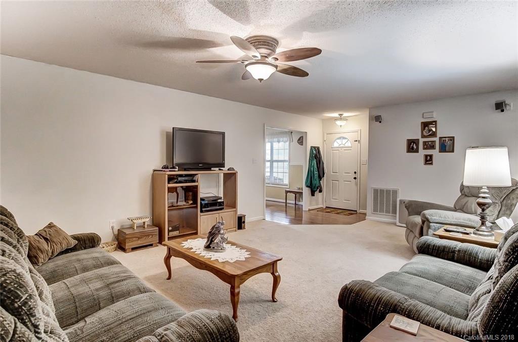 712 Patrick Road Gastonia, NC 28056 - Photo 4 of 34