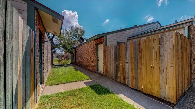 $650 | 725 Peppertree Drive, Unit 23, Bryan, TX 77801