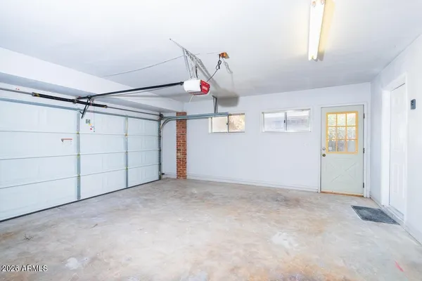 $2,500 | 320 East Ellis Drive, Tempe, AZ 85282