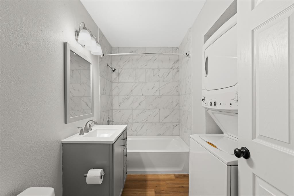 915 Avenue East Rosenberg, TX 77471 - Photo 16 of 18 a bathroom with a sink and mirror with bathtub