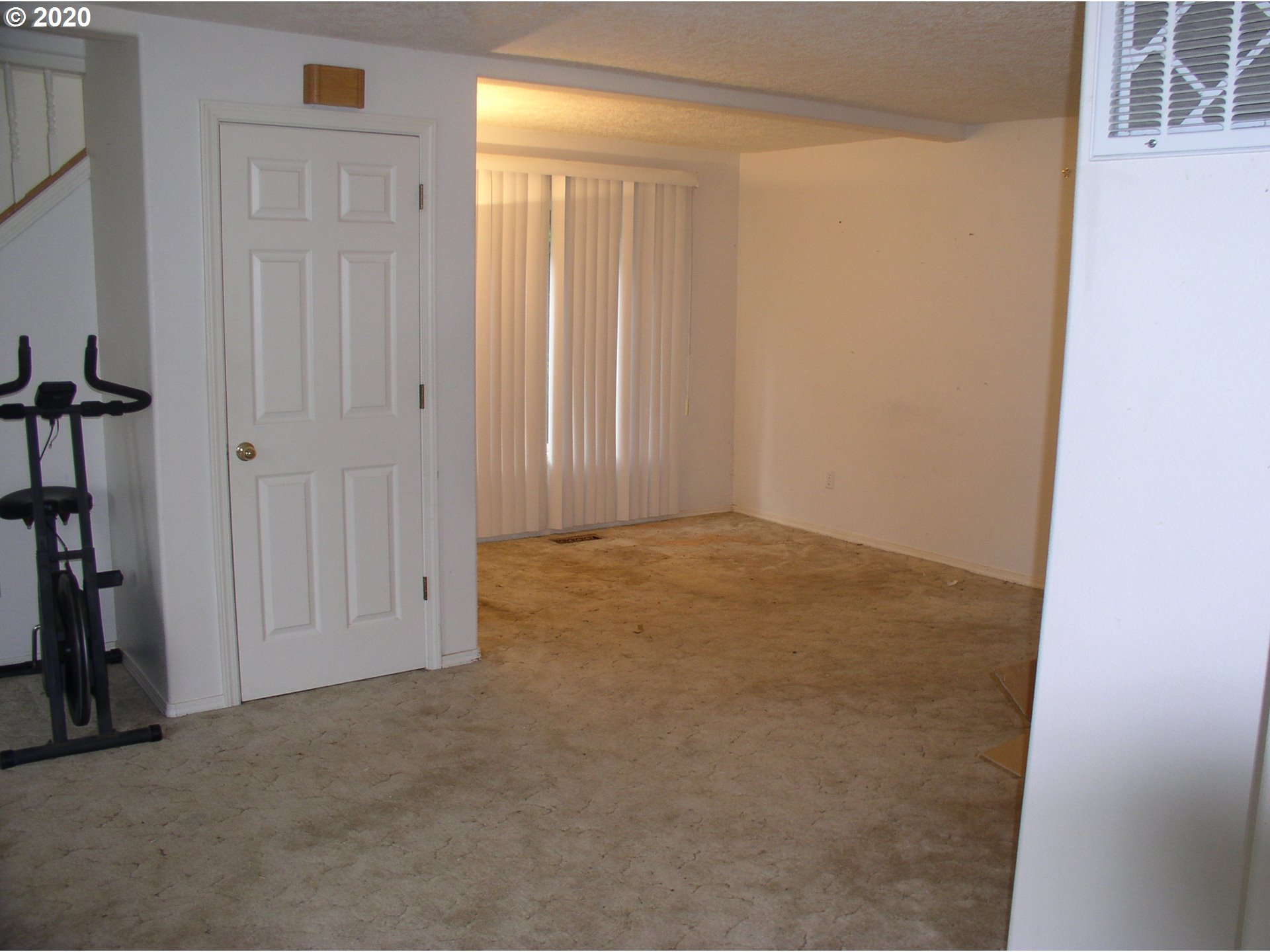 42025 Southeast Coalman Road Sandy, OR 97055 - Photo 19 of 22 an empty room with closet area
