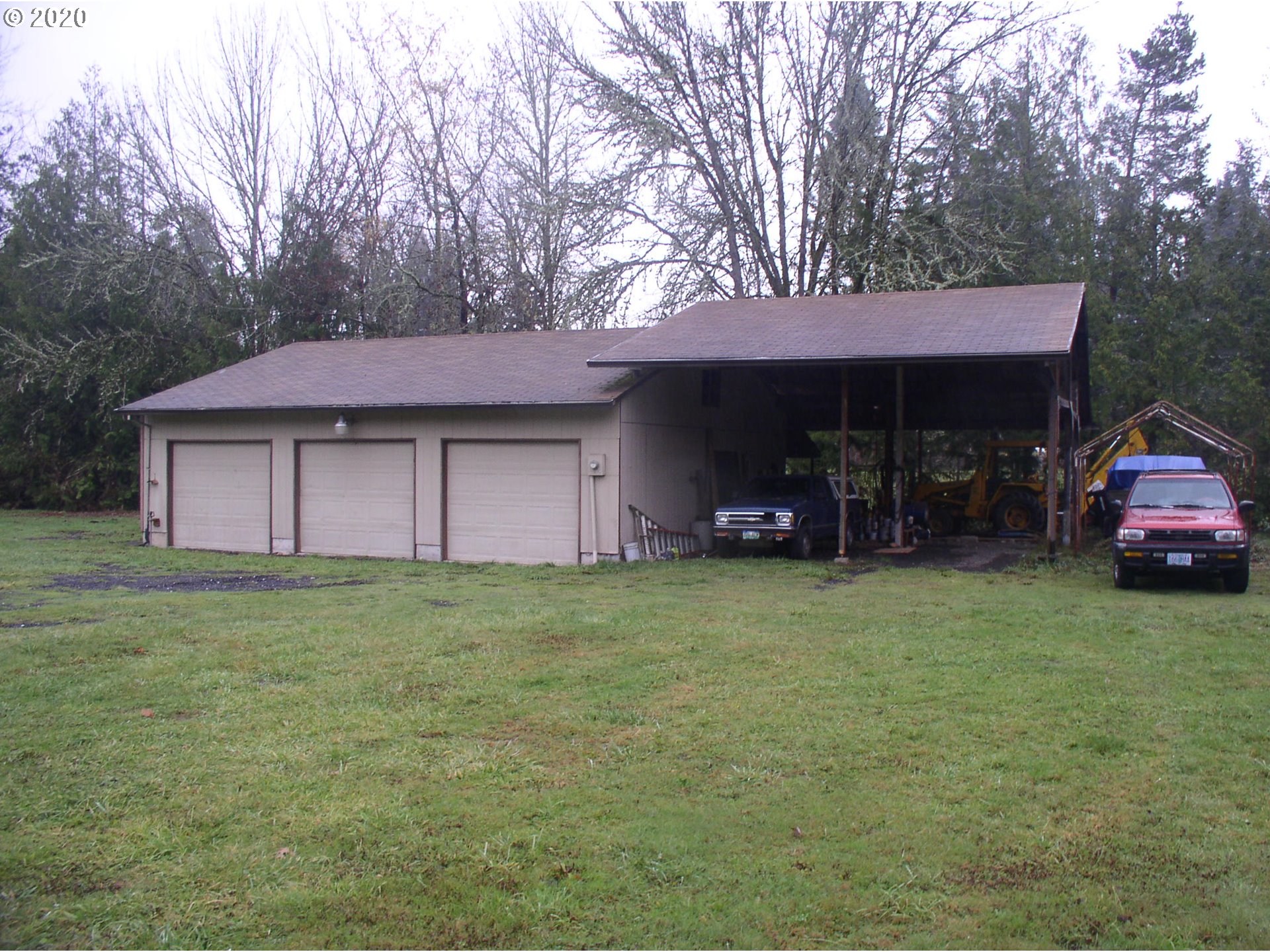 42025 Southeast Coalman Road Sandy, OR 97055 - Photo 4 of 22 a front view of a house with garden