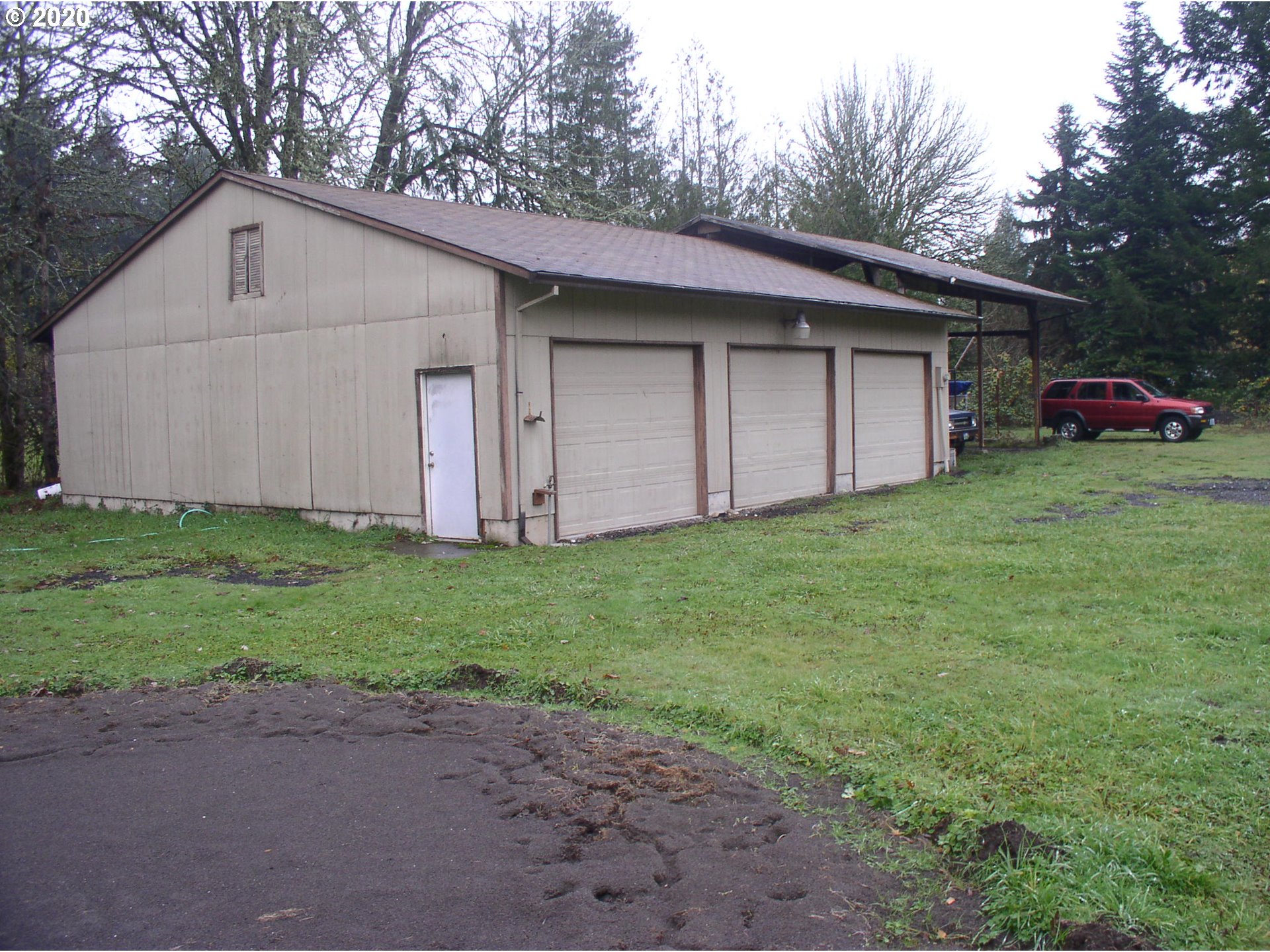 42025 Southeast Coalman Road Sandy, OR 97055 - Photo 5 of 22 a view of a back yard of the house