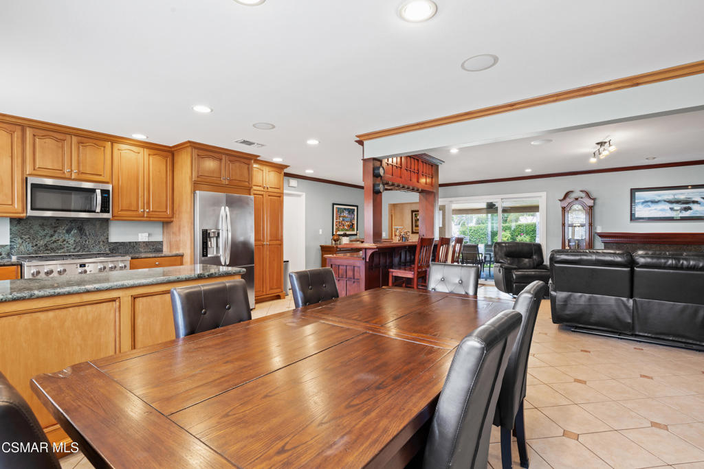 3079 Waco Avenue Simi Valley, CA 93063 - Photo 11 of 38