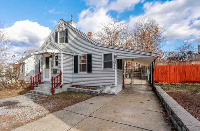 437 Calef Road Manchester, NH 03103 - Photo 2 of 23