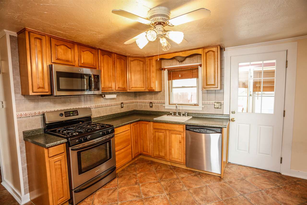 437 Calef Road Manchester, NH 03103 - Photo 4 of 23