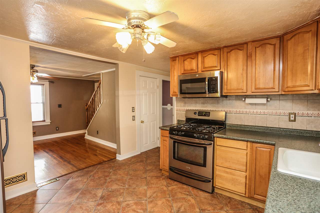 437 Calef Road Manchester, NH 03103 - Photo 5 of 23