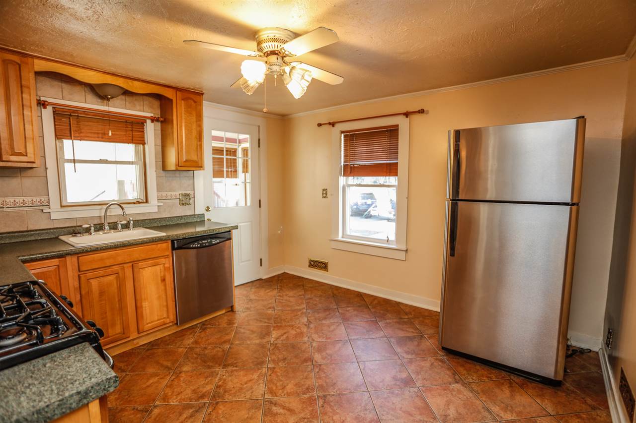 437 Calef Road Manchester, NH 03103 - Photo 6 of 23