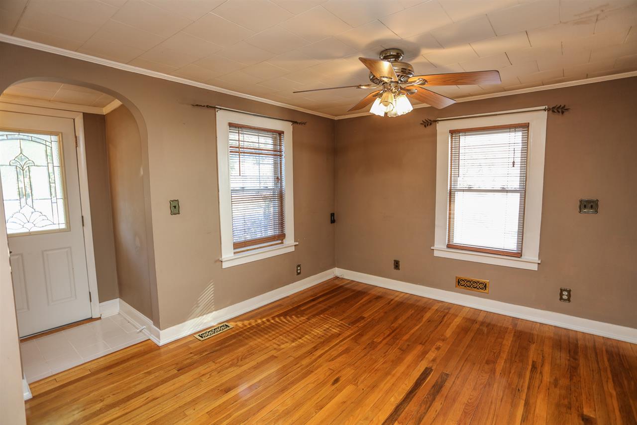 437 Calef Road Manchester, NH 03103 - Photo 8 of 23