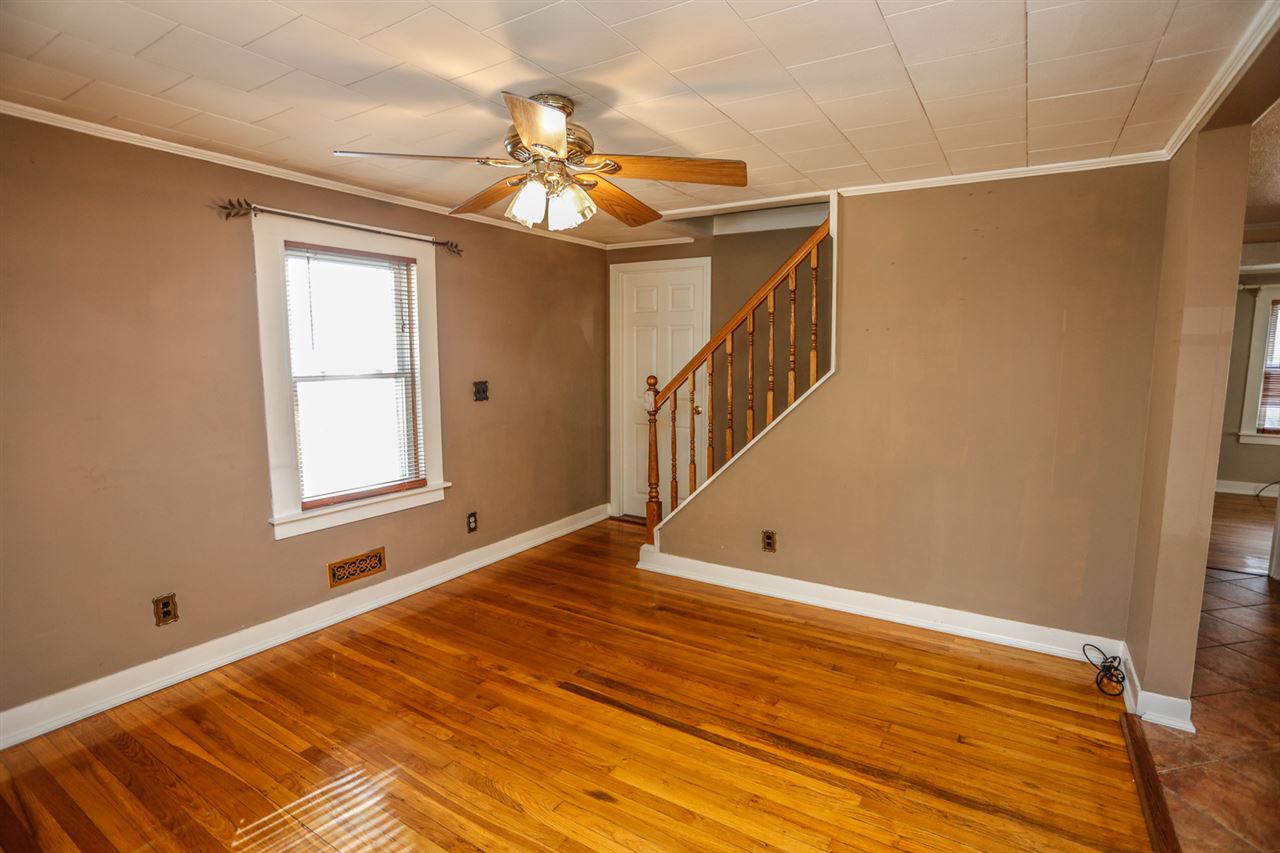 437 Calef Road Manchester, NH 03103 - Photo 9 of 23