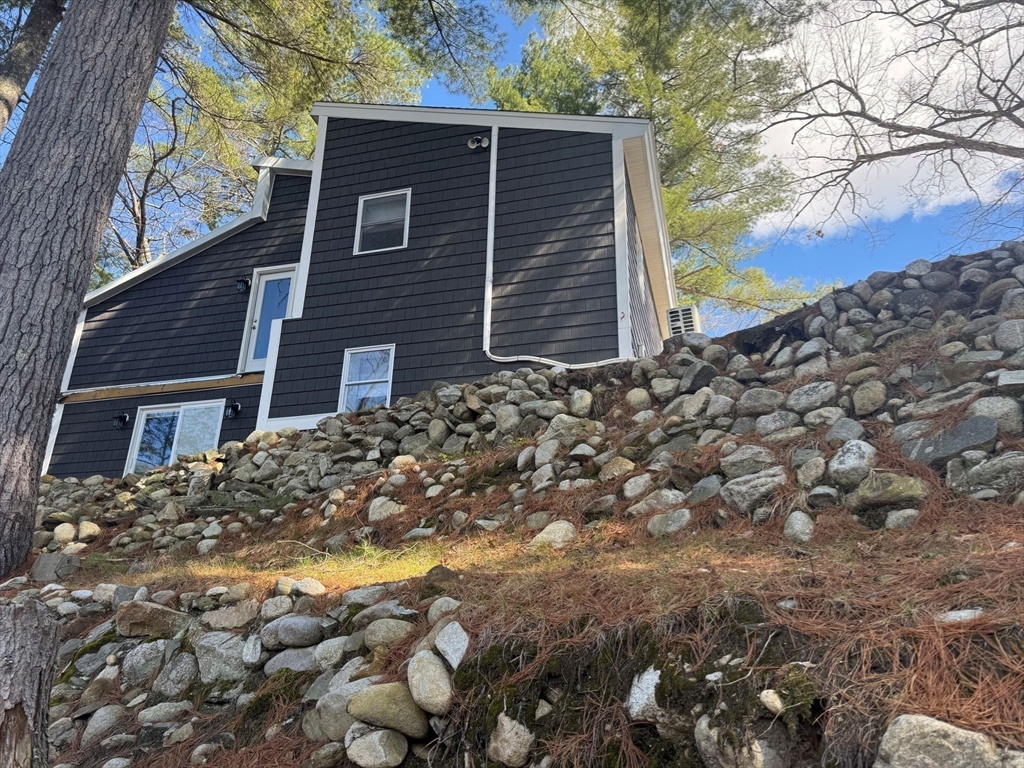 153 Off Pond Street Dunstable, MA 01827 - Photo 4 of 35