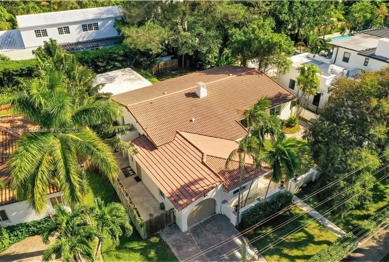 4331 Alton Road Miami Beach, FL 33140 - Photo 4 of 33 a view of a backyard