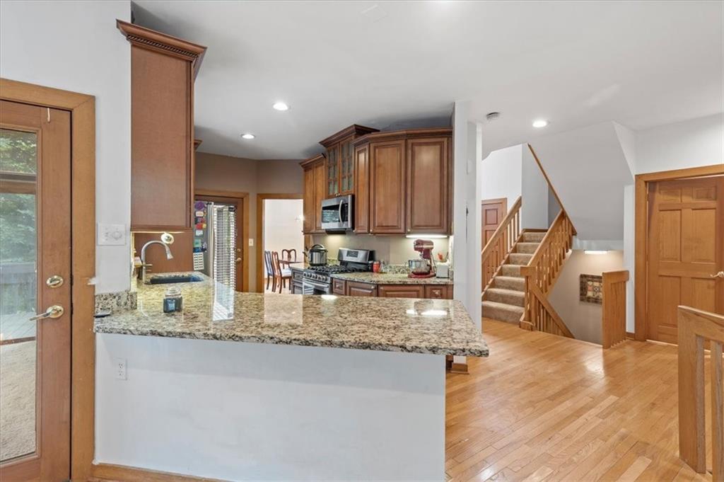 221 Timber Ridge Road Pittsburgh, PA 15238 - Photo 8 of 38 Gallery Image 8