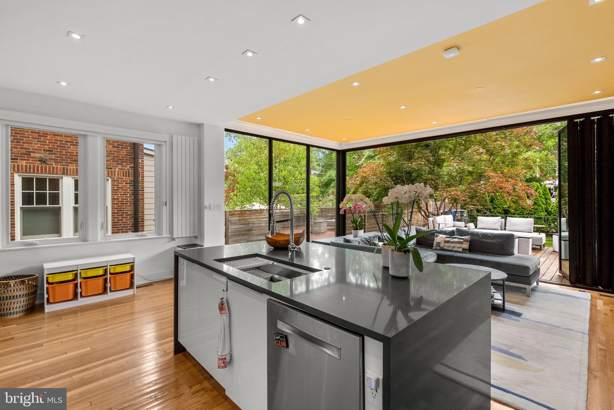 2815 39th Street Northwest Washington, DC 20007 - Photo 18 of 64