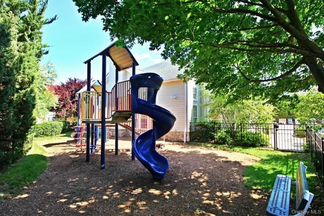 a sign of golf club on a wall