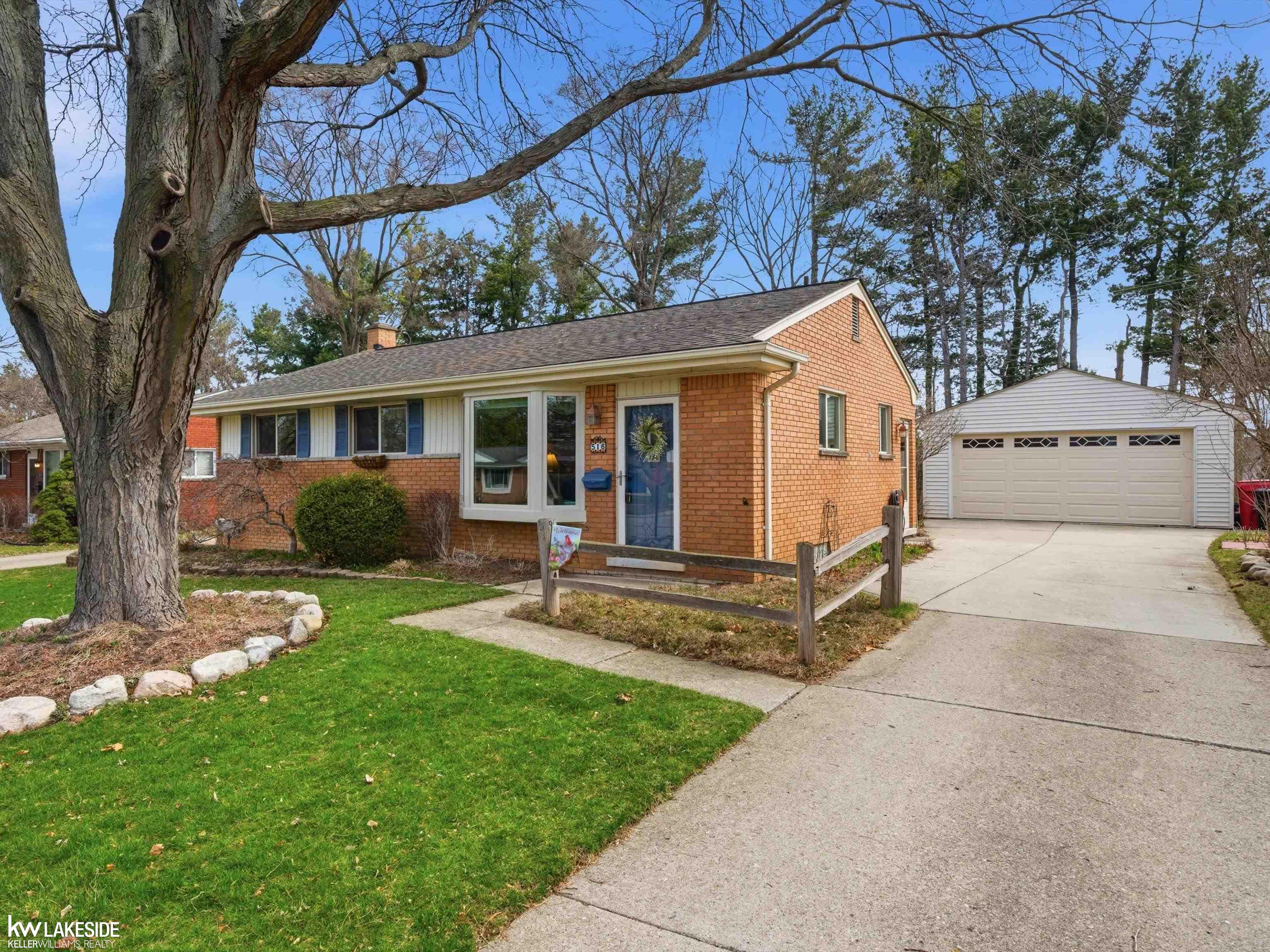 516 Miller Avenue Rochester, MI 48307 - Photo 3 of 43 50203022-d244913c-98e6-44c9-841d-7fdf9b5fcdbb.JPG