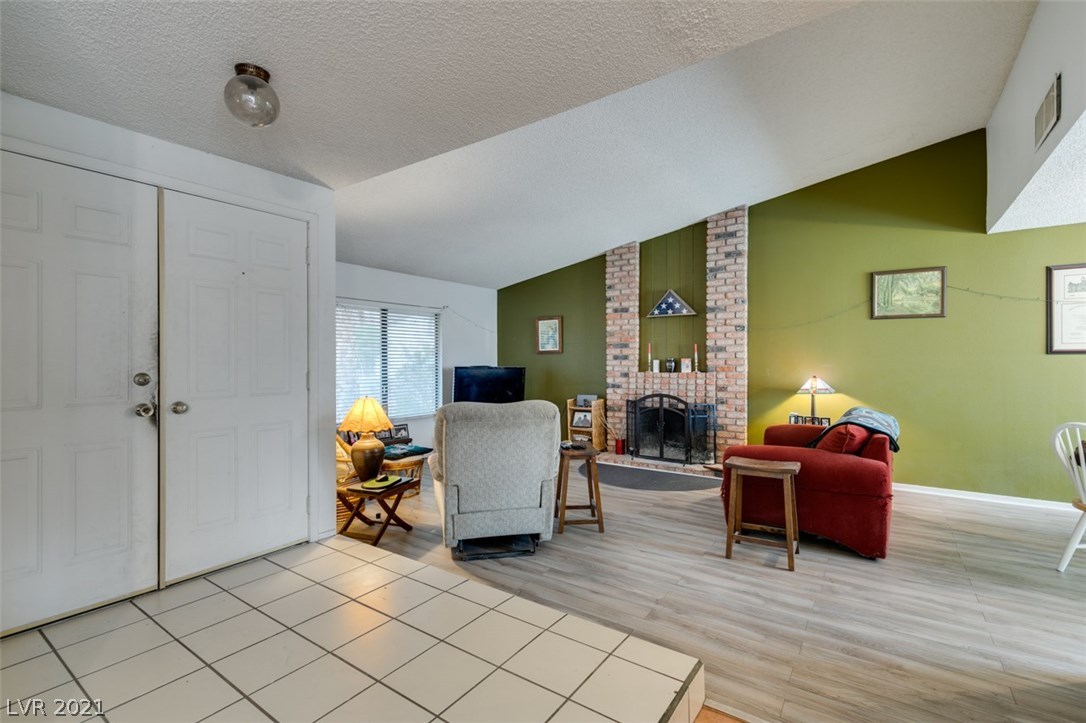 1828 Nuevo Road Henderson, NV 89014 - Photo 3 of 28 Gallery Image 3