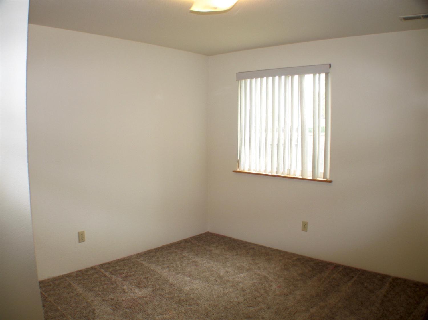 772 Tami Road Grants Pass, OR 97526 - Photo 16 of 33 2nd bedroom.