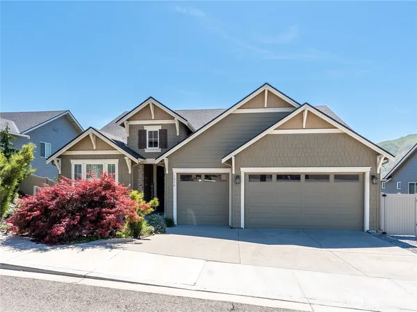 $720,000 | 1974 Legendary Lane Southeast, East Wenatchee, WA 98802