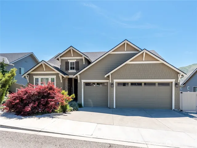 $758,000 | 1974 Legendary Lane Southeast, East Wenatchee, WA 98802