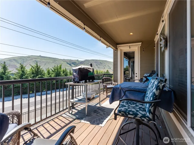 $758,000 | 1974 Legendary Lane Southeast, East Wenatchee, WA 98802