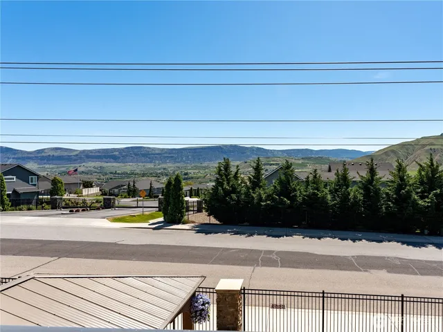 $758,000 | 1974 Legendary Lane Southeast, East Wenatchee, WA 98802