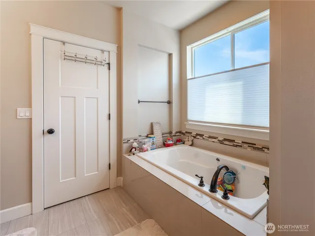 $758,000 | 1974 Legendary Lane Southeast, East Wenatchee, WA 98802