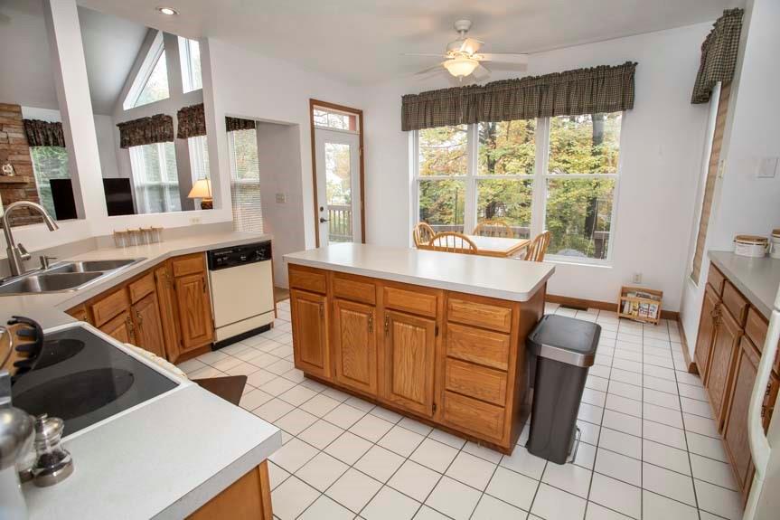 2402 South Ridge Lane Hidden Valley, PA 15502 - Photo 11 of 41 Gallery Image 11