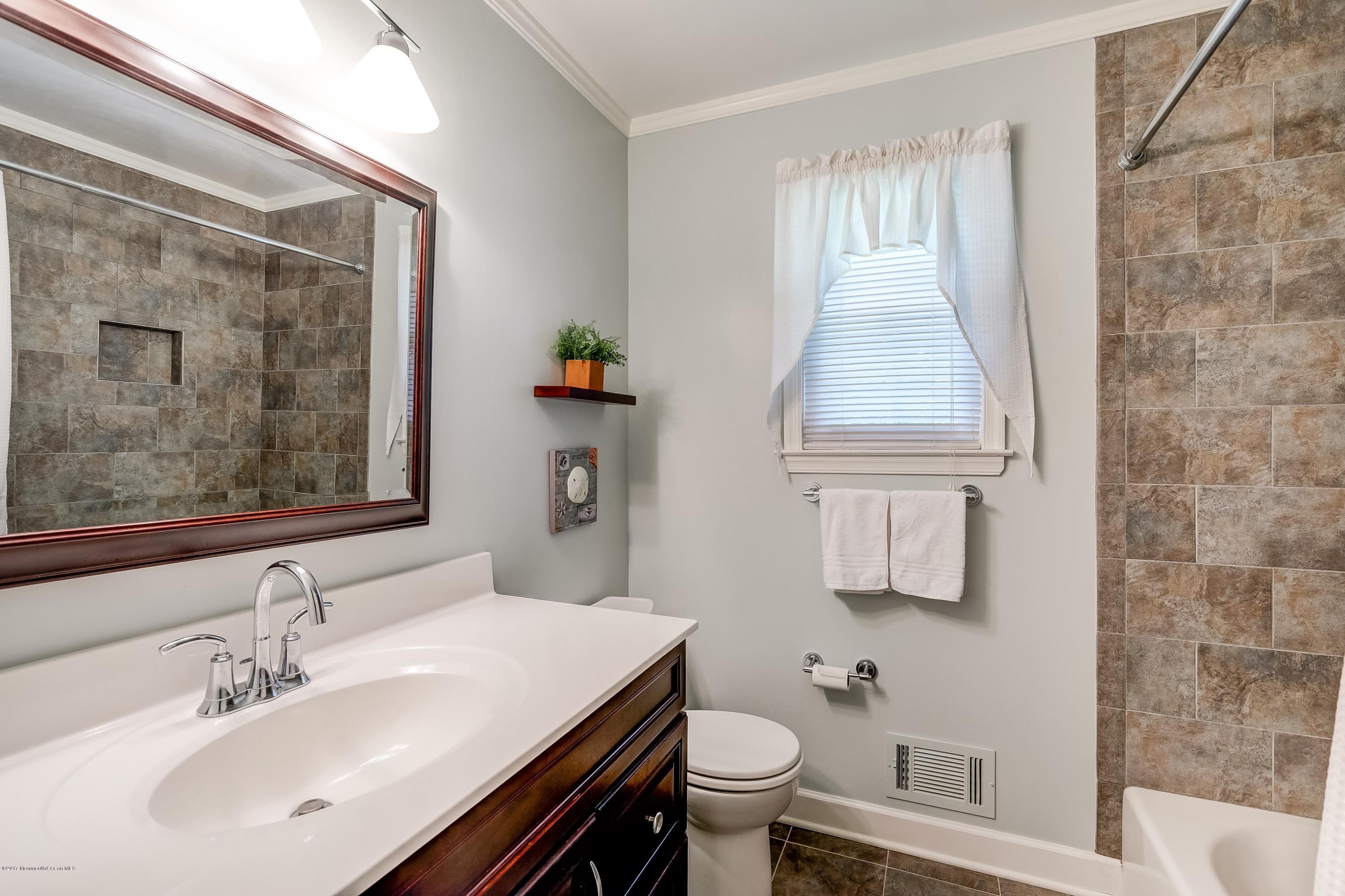 6 Garden Way Howell, NJ 07731 - Photo 18 of 32 018_Bathroom